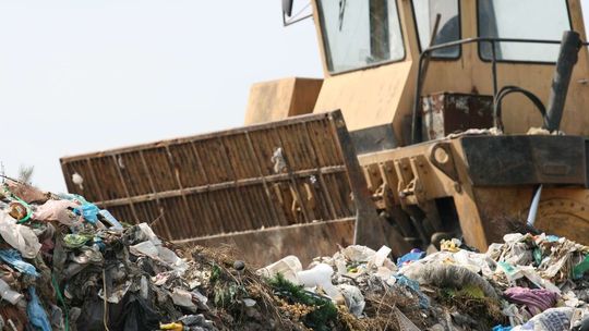 Co wykopie koparka? Anonim pisze o nielegalnym składowisku odpadów