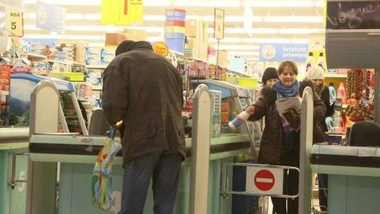 Co zdrożeje, a co potanieje w 2017 roku? Używane samochody, żywność, paliwa...