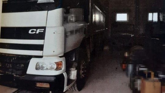 Cofał i nie zauważył swojego kolegi. Przycisnął go do ściany