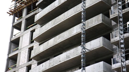 Coraz bliżej końca budowy 14-piętrowego apartamentowca w Lublinie