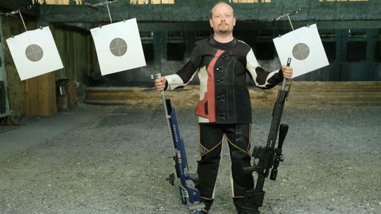 Coraz więcej dorosłych chodzi na strzelnicę. Problem jest z młodzieżą [zdjęcia]