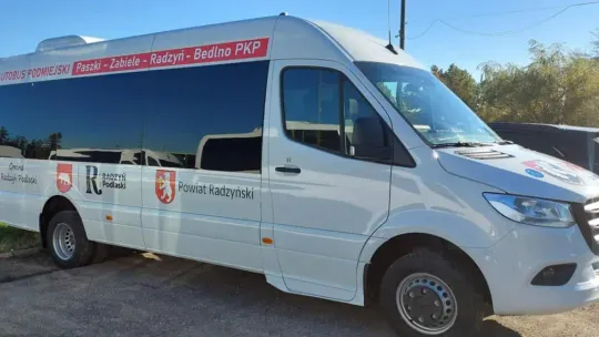 Coraz więcej pasażerów wybiera autobusy do stacji PKP. Frekwencja wzrosła nawet o 74 proc.