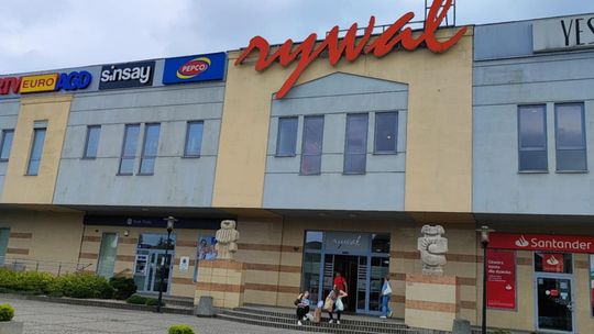 Coraz więcej pustych lokali w Rywalu. Czytelnik pyta, czy to likwidacja