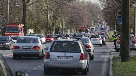 Coraz większe korki przy cmentarzach w Lublinie
