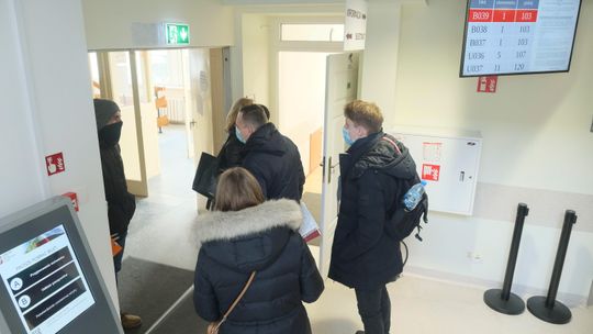 Coraz większe zainteresowanie wyrobieniem paszportu. Trzeba stać w kolejce