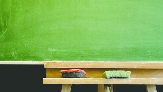 Córki dyrektora pracują w szkole, którą kieruje. Wójt: "Na pewno nie jest to sytuacja chwalebna"