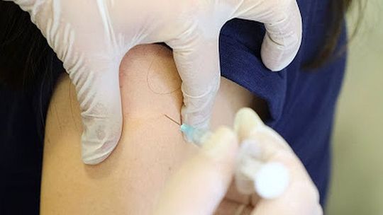 COVID-19. Mieszkanka powiatu bialskiego zmarła po podaniu szczepionki