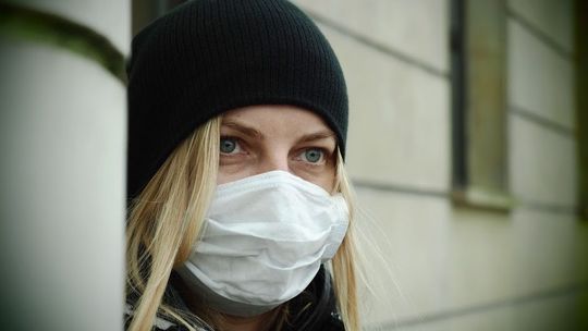 COVID-19. Ostatniej doby policjanci nałożyli ponad 4,6 tys. mandatów za brak maseczki