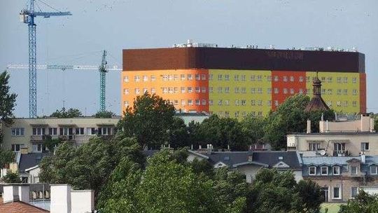 COZL. Pora poprawić architektoniczny koszmarek. Co z przemalowaniem budynku?