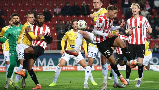 Cracovia pokonana, Motor jedzie w górę Cracovia pokonana, Motor jedzie w górę