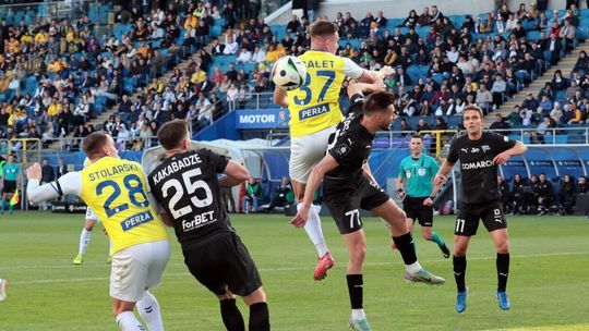 Cracovia znowu lepsza od Motoru, Sergi Samper przeprasza za kartkę