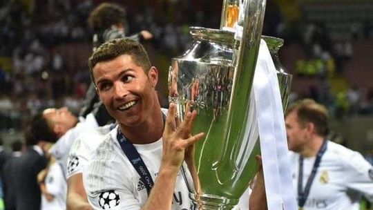 Cristiano Ronaldo piłkarzem roku FIFA (wideo)