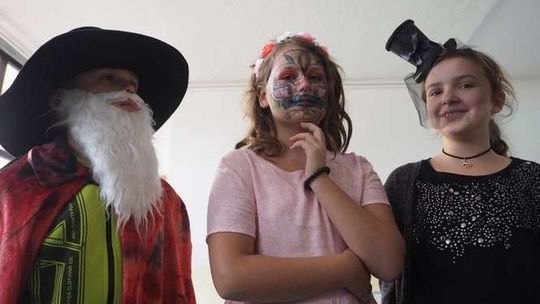 Cukierek albo psikus! Dzieciaki ruszają na Halloween. "Z roku na rok coraz więcej osób bierze udział"