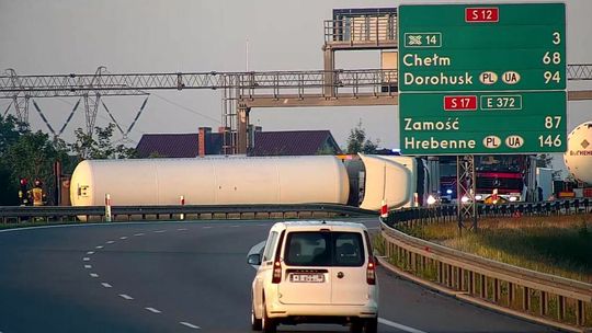 Cysterna z gazem przewróciła się na obwodnicy Lublina