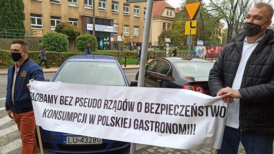 "Czarna polewka dla rządu". Gastroprotest w Lublinie (relacja na żywo)