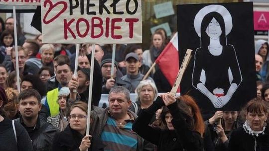 Czarny protest w Lublinie: Kobieta nie zwierzę, ma prawo wyboru!