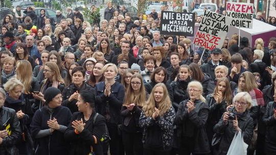 Czarny Protest w Lublinie: "Nie urodzicie za mnie, nie decydujcie za mnie"