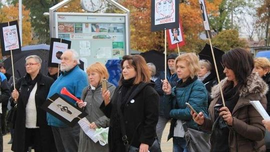 Czarny protest w Puławach. Była też kontrmanifestacja
