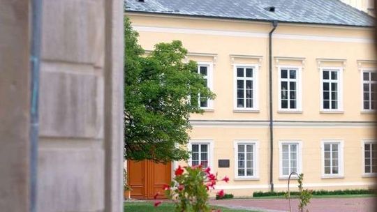 Czartorych chce podstawówki w pałacu. Prezydent i radni są przeciw