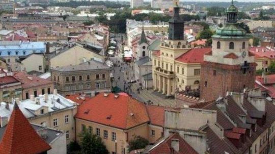 Czekał, czeka i jeszcze poczeka. Nie było chętnych na pawilon