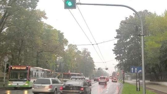 Czerwona fala na Al. Racławickich (wideo)