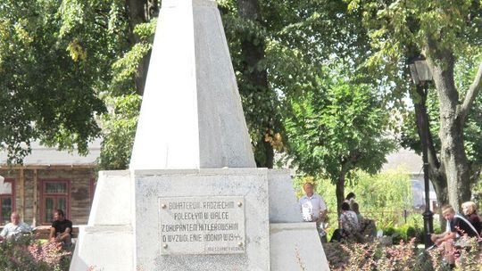 Czerwona gwiazda na pomniku przeszkadza mieszkańcom Kodnia