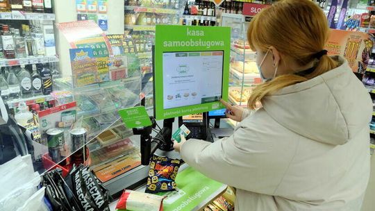 Czerwona kartka w kalendarzu. Gdzie 15 sierpnia, w Święto Wojska Polskiego i Wniebowzięcie NMP, można zrobić zakupy?