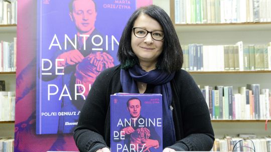 Czesał królowe, mieszkał w szklanym domu i sypiał w trumnie. "Śmierć zawsze go fascynowała"