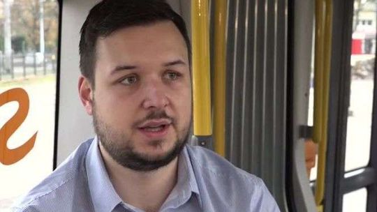 Człowiek leżał na ziemi, nikt nie reagował. Na pomoc ruszył... motorniczy