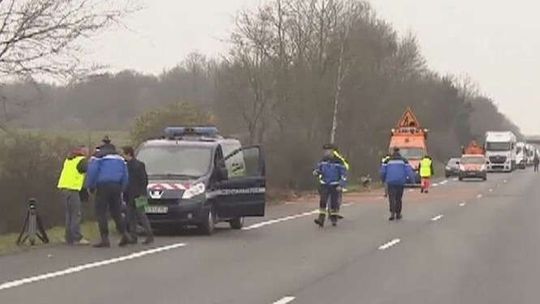 Czołowe zderzenie busa z ciężarówką we Francji. Zginęło 12 osób