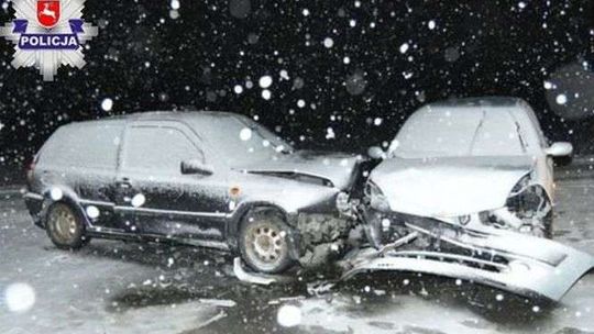 Czołowe zderzenie dwóch aut. Sprawca pijany 