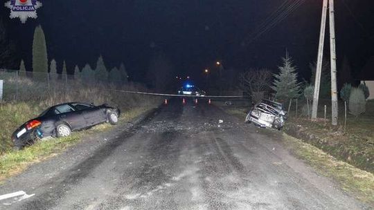 Czołowe zderzenie samochodów. 30-latek pijany