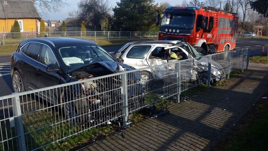 Czołowe zderzenie w Miączynie. Dwie osoby zabrane do szpitala wypadek_miączyn
