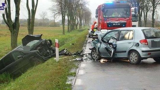 "Czołówka" na DK 19. Dwie osoby trafiły do szpitala (zdjęcia) 