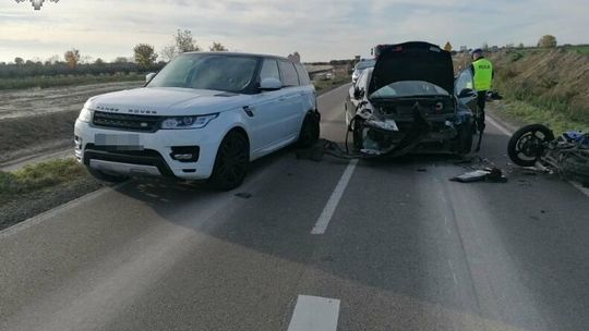 Czołówka z hondą. Motocyklistę zabrało pogotowie lotnicze 