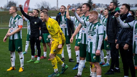 Cztery gole w pół godziny i kolejna wygrana Chełmianki