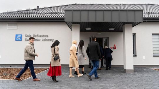 Cztery miesiące i setki wolontariuszy. Nowa Sala Królestwa otwarta w Rejowcu Fabrycznym Cztery miesiące i setki wolontariuszy. Nowa Sala Królestwa otwarta w Rejowcu Fabrycznym