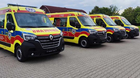 Cztery nowe karetki w pogotowiu. Będą jeździć przez dwa powiaty