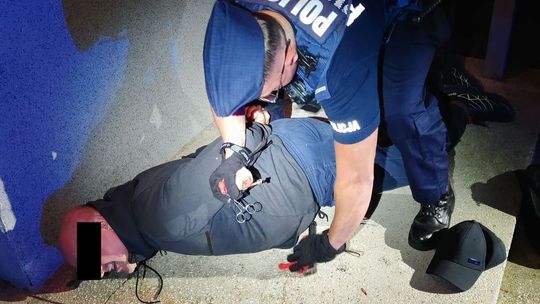 Czujny sąsiad zareagował. Włamywacze wpadli na gorącym uczynku