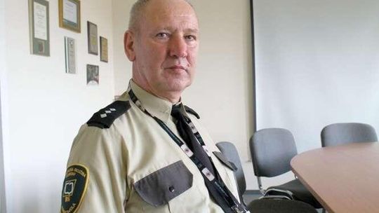 Czujny strażnik i przezorna kasjerka. Dzięki nim kobieta nie straciła 10 tys. zł