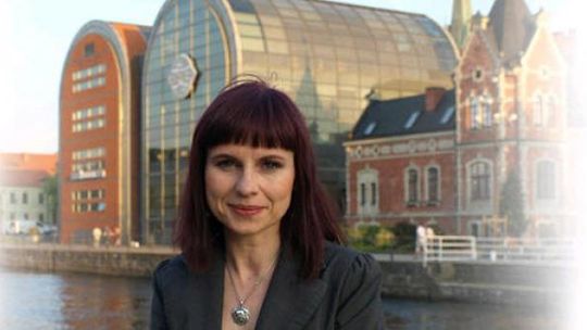 Czy bankowiec może mieć długie włosy? 