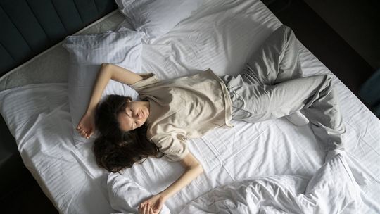 Czy można obliczyć idealny moment zasypiania? Sen w rytmie ciała – kiedy naprawdę najlepiej zasypiać?