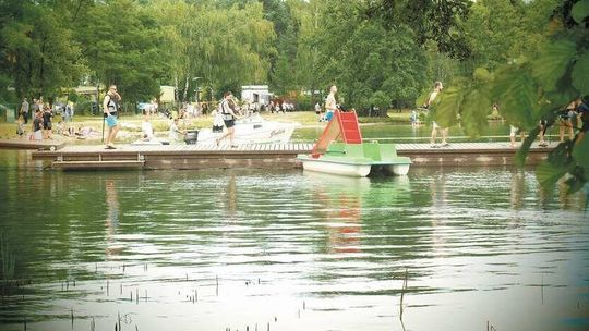 Czy na plaży trzeba mieć maseczkę? Czy można ją zdjąć w wodzie? [przepisy]