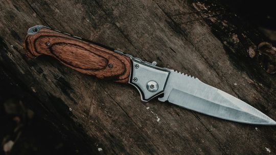 Czy noże OTF są legalne w Polsce? Fakty, prawo i najczęstsze nieporozumienia!