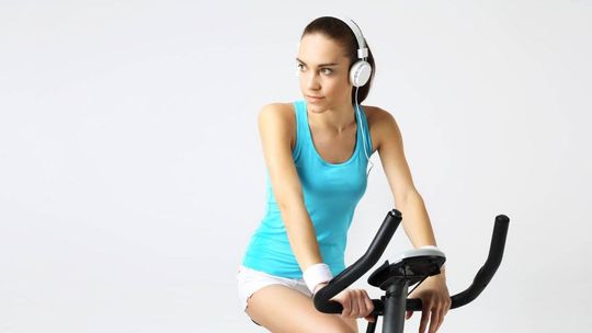 Czy rowerek stacjonarny będzie dobry do treningów interwałowych w domu?