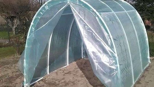 Czy tunele foliowe można kupić taniej poza sezonem?