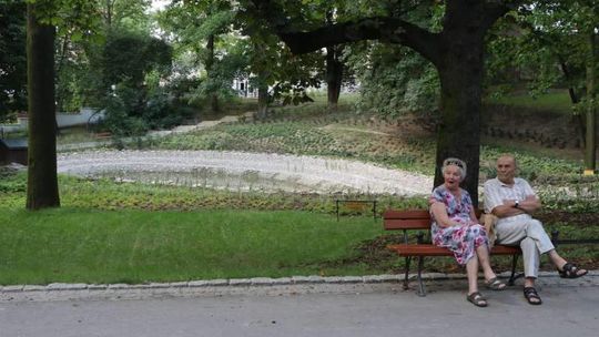 Czy ze stawu w Ogrodzie Saskim ucieka woda? Nadal nie wiadomo