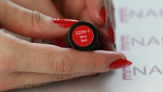 Czym kierować się przy wyborze lakierów hybrydowych?