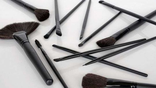 Czym nakładać poszczególne kosmetyki?