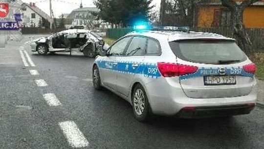 Dąbie: Naczepa tira uderzyła w samochód, kierowca odjechał